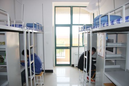 煙臺汽車工程職業(yè)學(xué)院宿舍圖片_寢室圖片4