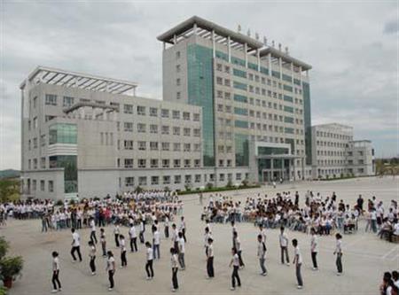 七臺河職業(yè)學(xué)院校園圖片_大學(xué)圖片3