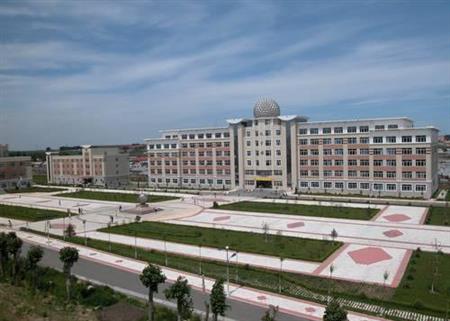哈爾濱科學(xué)技術(shù)職業(yè)學(xué)院校園圖片_大學(xué)圖片2