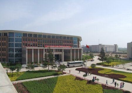 寶雞職業(yè)技術(shù)學(xué)院校園圖片_大學(xué)圖片2