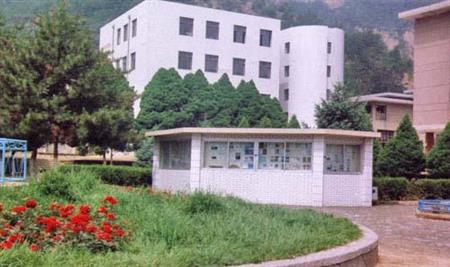 延安職業(yè)技術(shù)學(xué)院校園圖片_大學(xué)圖片2