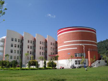保山學(xué)院校園圖片_大學(xué)圖片3