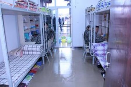 重慶公共運(yùn)輸職業(yè)學(xué)院宿舍圖片_寢室圖片3