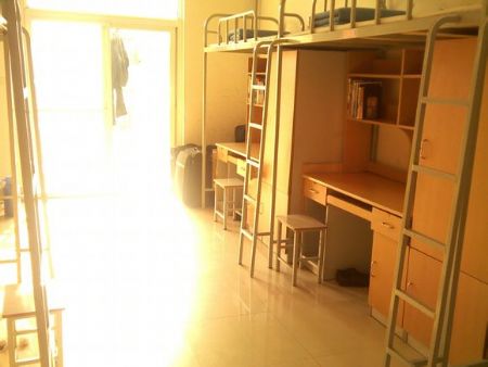 中國海洋大學(xué)宿舍圖片_寢室圖片16