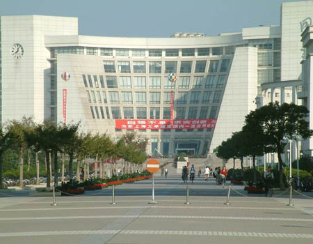 上海大學(xué)校園圖片_大學(xué)圖片5